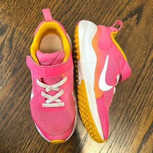 Toddler Nike revolution 7